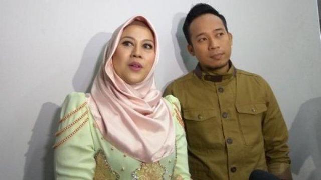 Denny Cagur Ngamuk Lihat Sang Istri Curhat Urusan Rumah Tangga di Facebook, Sebut Melanggar Prinsip