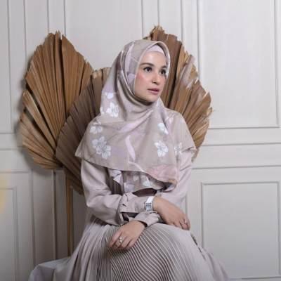 Tips Padu Padan Atasan Dengan Rok Plisket Kekinian Ala Shireen Sungkar