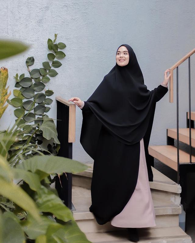 Apa Kabar Vebby Palwinta Mantan Pacar Rizky Febian Ini Deretan Foto Makin Cantik Berhijab Syar I