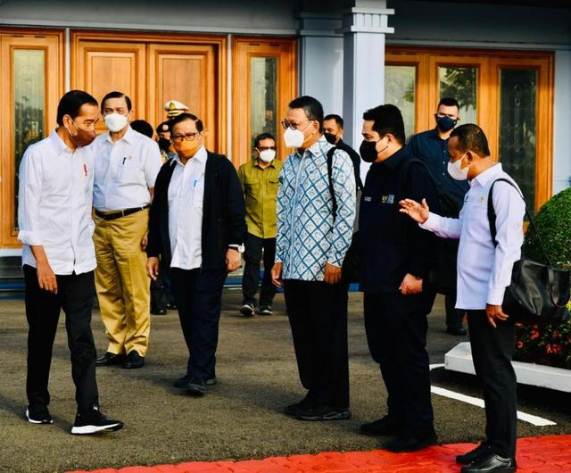 Jokowi Groundbreaking Hilirisasi Batu Bara hingga Bagi BLT di Sumsel