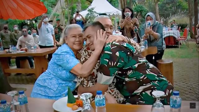 Momen Istimewa Mayjen Kunto Beri Hormat Komando ke Sang Ayah Jenderal Try Sutrisno